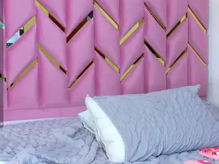 littleissues's Live Sex Cam Show