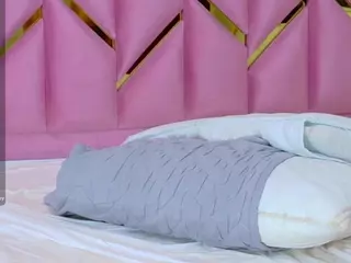 littleissues's Live Sex Cam Show