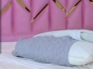 littleissues's Live Sex Cam Show