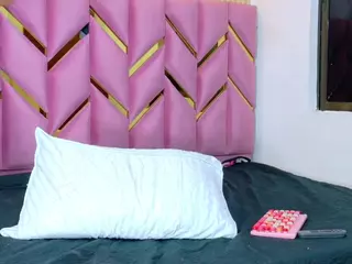 littleissues's Live Sex Cam Show