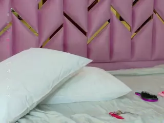 littleissues's Live Sex Cam Show