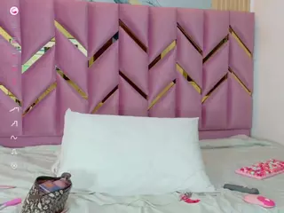 littleissues's Live Sex Cam Show