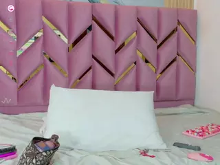 littleissues's Live Sex Cam Show