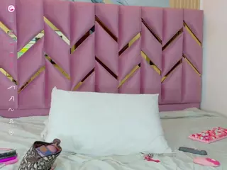 littleissues's Live Sex Cam Show