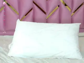 littleissues's Live Sex Cam Show