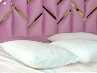 littleissues's Live Sex Cam Show