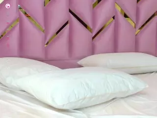 littleissues's Live Sex Cam Show