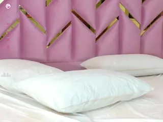 littleissues's Live Sex Cam Show