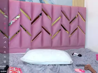 littleissues's Live Sex Cam Show