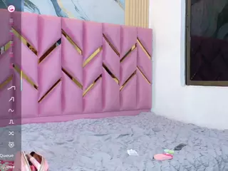littleissues's Live Sex Cam Show