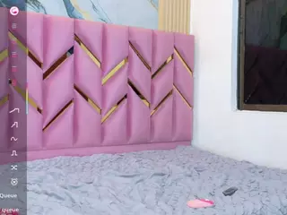 littleissues's Live Sex Cam Show
