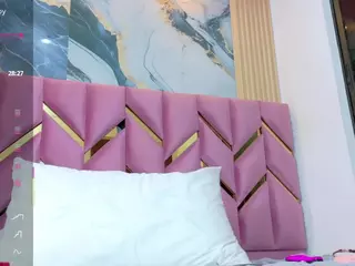 littleissues's Live Sex Cam Show