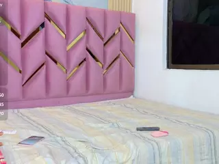 littleissues's Live Sex Cam Show