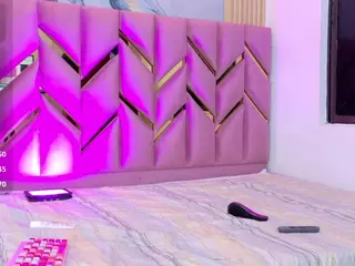littleissues's Live Sex Cam Show