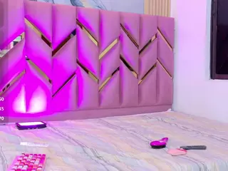 littleissues's Live Sex Cam Show