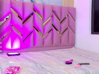 littleissues's Live Sex Cam Show