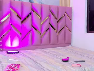 littleissues's Live Sex Cam Show