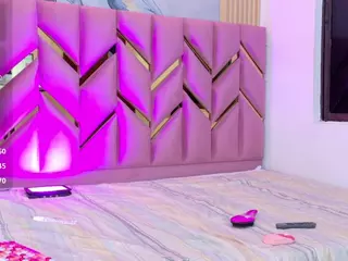 littleissues's Live Sex Cam Show