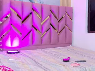 littleissues's Live Sex Cam Show