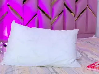 littleissues's Live Sex Cam Show