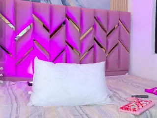 littleissues's Live Sex Cam Show
