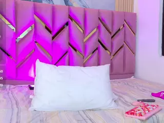 littleissues's Live Sex Cam Show