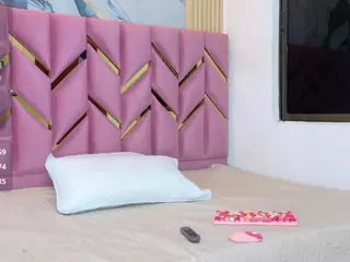 littleissues's Live Sex Cam Show