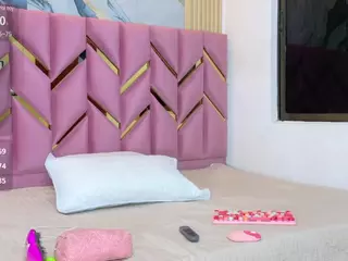 littleissues's Live Sex Cam Show