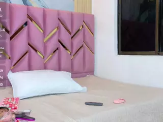 littleissues's Live Sex Cam Show