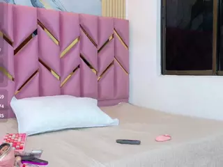 littleissues's Live Sex Cam Show