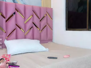 littleissues's Live Sex Cam Show