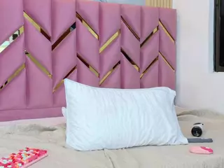 littleissues's Live Sex Cam Show