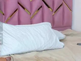 littleissues's Live Sex Cam Show