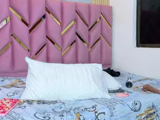 littleissues's Live Sex Cam Show