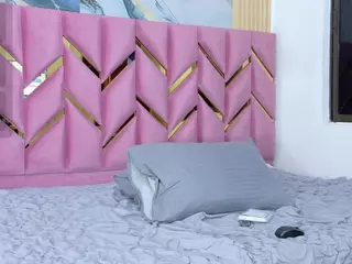 littleissues's Live Sex Cam Show