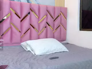 littleissues's Live Sex Cam Show