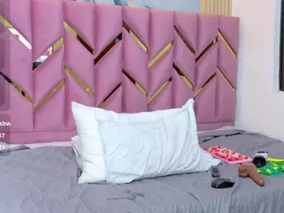 littleissues's Live Sex Cam Show