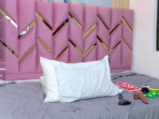 littleissues's Live Sex Cam Show