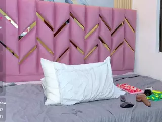 littleissues's Live Sex Cam Show