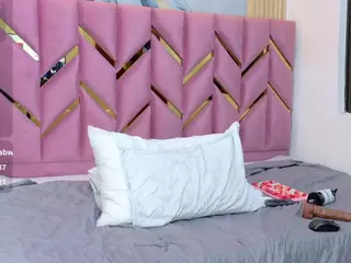 littleissues's Live Sex Cam Show