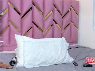 littleissues's Live Sex Cam Show
