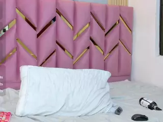 littleissues's Live Sex Cam Show