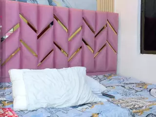 littleissues's Live Sex Cam Show