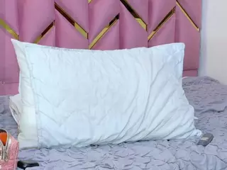 littleissues's Live Sex Cam Show