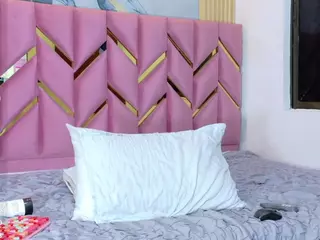 littleissues's Live Sex Cam Show