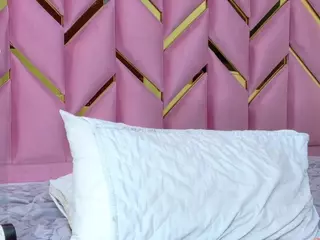 littleissues's Live Sex Cam Show