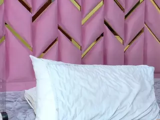 littleissues's Live Sex Cam Show