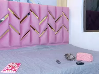 littleissues's Live Sex Cam Show