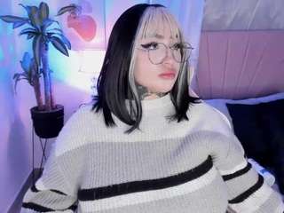 Live cam show with Bella