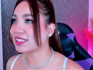 CarolineeGarciaa's Live Sex Cam Show
